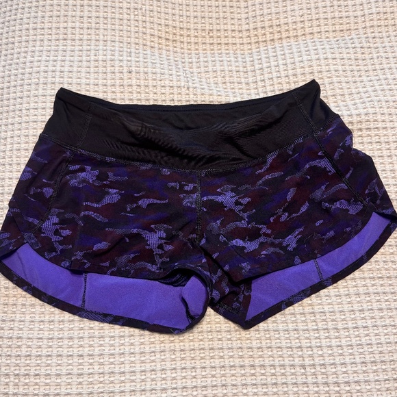 Lululemon 2.5" low rise Speed Up Shorts size 4 - Picture 1 of 1